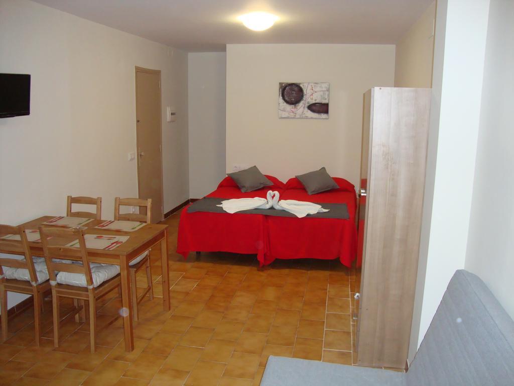 Apartaments Claudi Tossa de Mar Szoba fotó