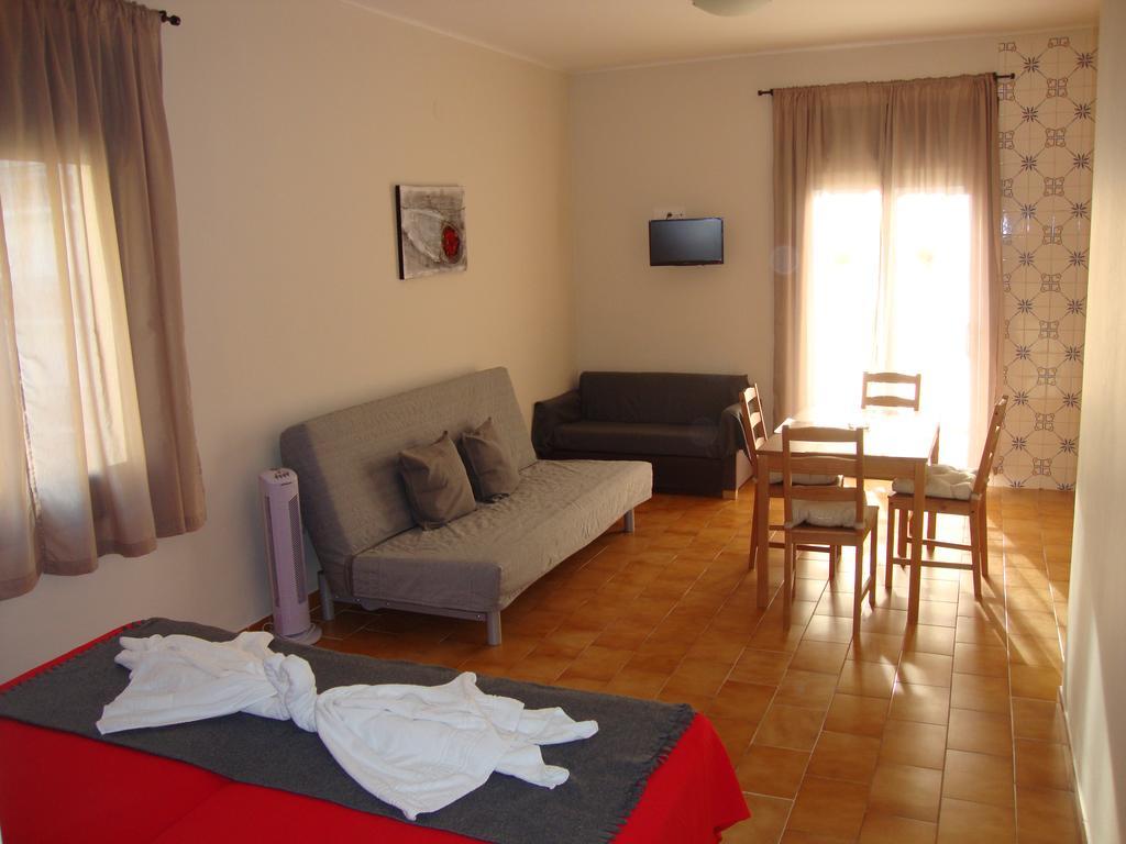 Apartaments Claudi Tossa de Mar Szoba fotó